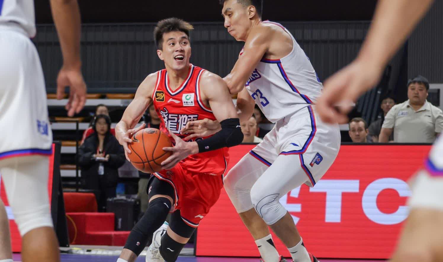 英雄联盟-关于关键时刻突围战来临，广州队围绕NBA季后赛回应争议，气氛紧张，细节决定成败的信息