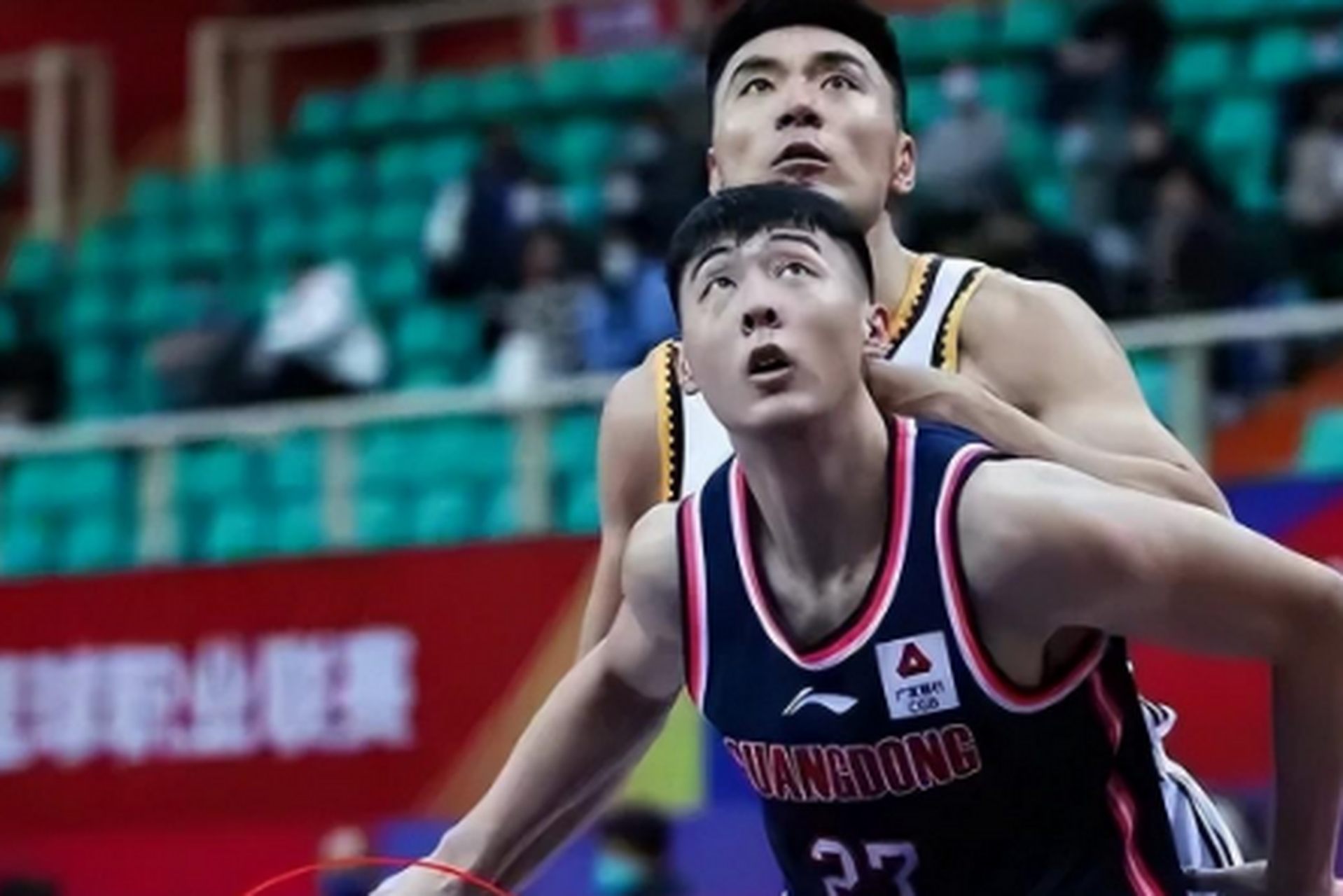 明星解说视频-包含法兰克福训练开放日，今晨主帅复盘引欢呼，CBA常规赛在即，高层口径保持一致的词条